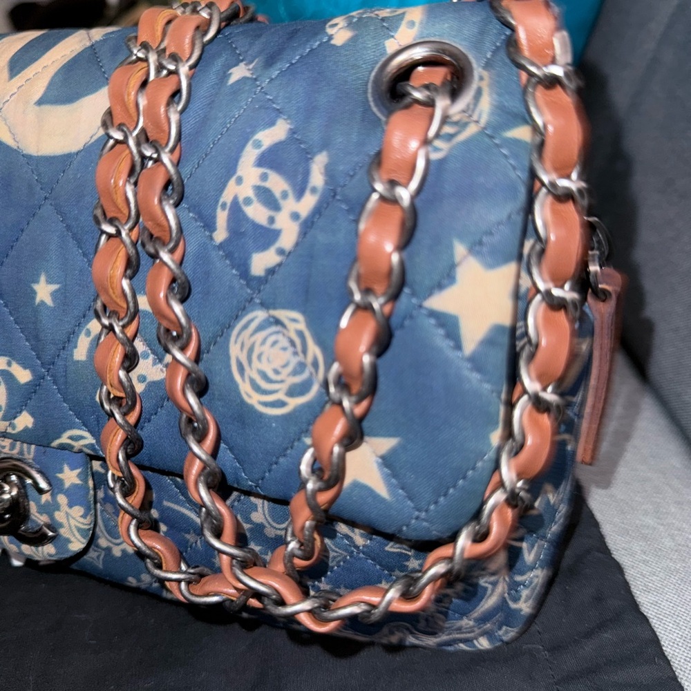 πSOLDπCHANEL β13-β14 Paris Dallas Metiers D'art BANDANA Flap Bag - Picture 5 of 16